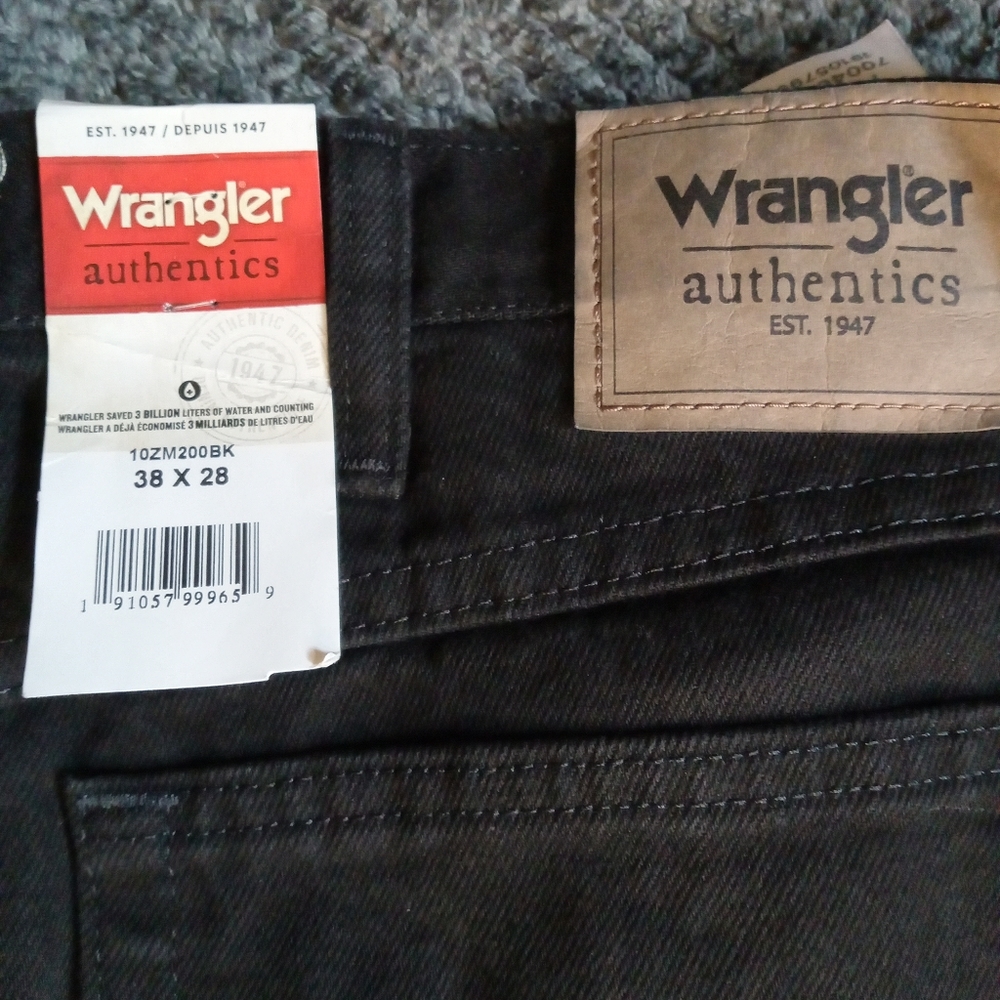 Wrangler authentic Men's Classic 5 pocket relaxed fit Jean, 38/28, Black - Picture 3 of 4